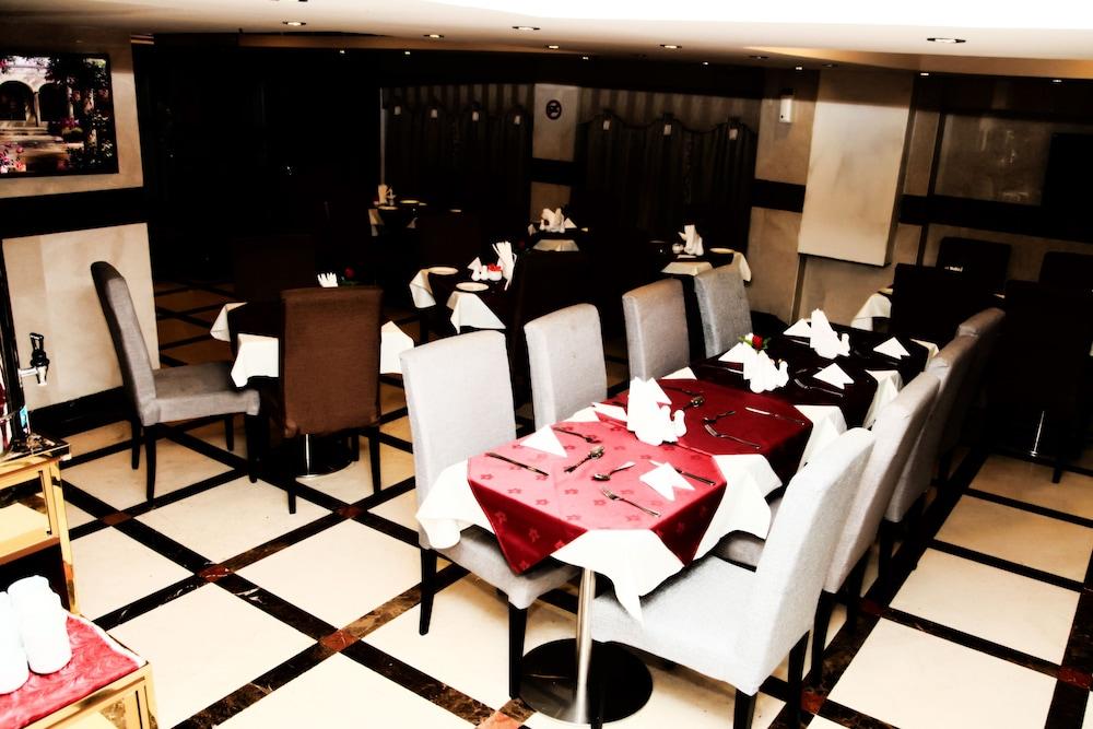 Saffron Hotel Dubai Ngoại thất bức ảnh